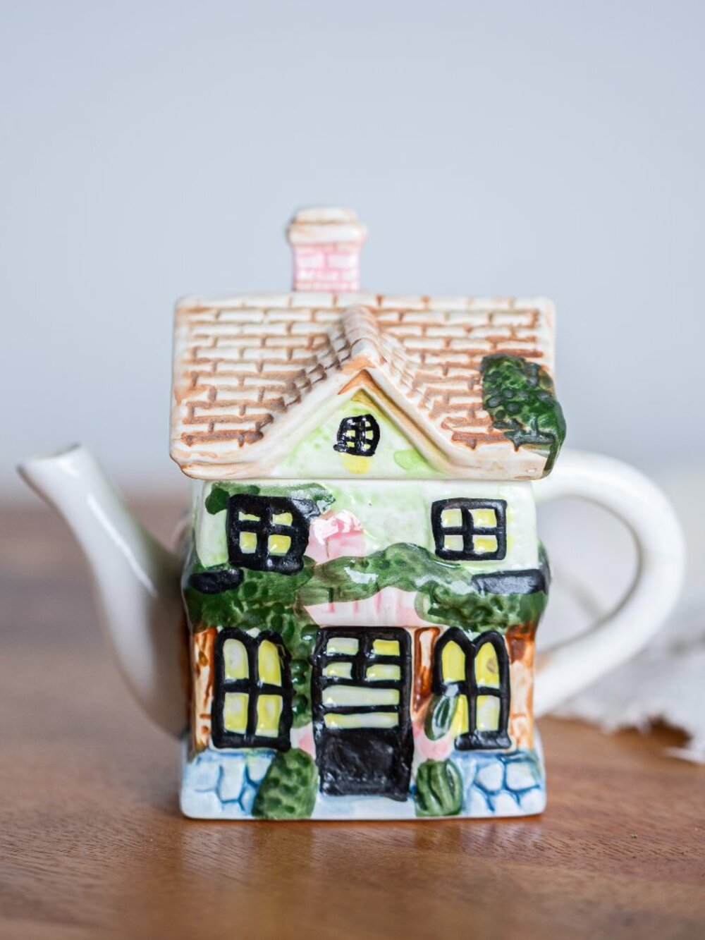 Vintage House Shaped Teapot for One | Cottage Cottagecore Mini Teapot